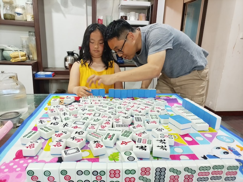 树儿打麻将。